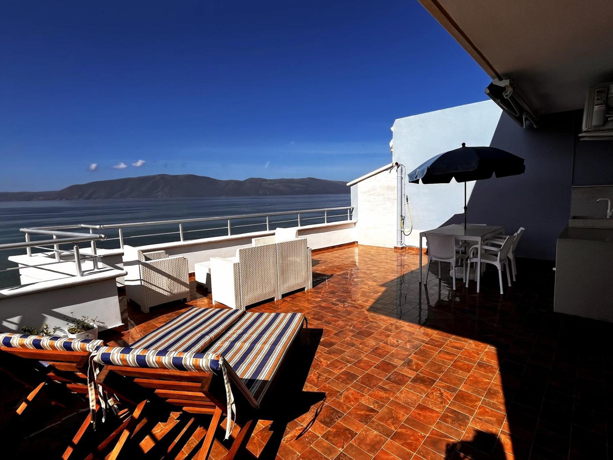 Sky & Sea Viewing Apartment Влёра Экстерьер фото