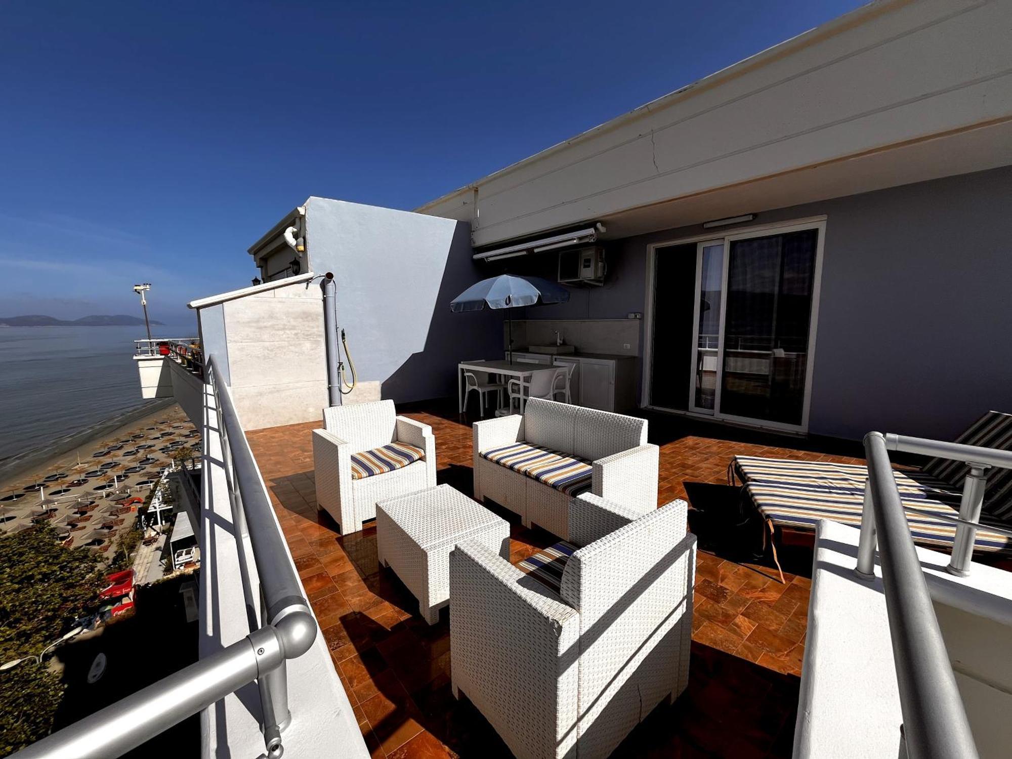 Sky & Sea Viewing Apartment Влёра Экстерьер фото