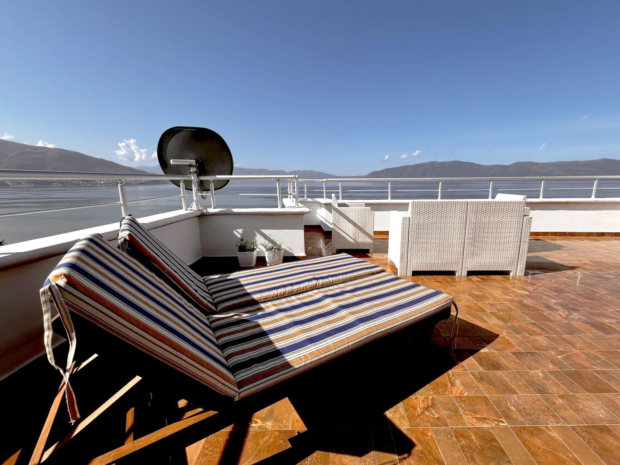 Sky & Sea Viewing Apartment Влёра Экстерьер фото